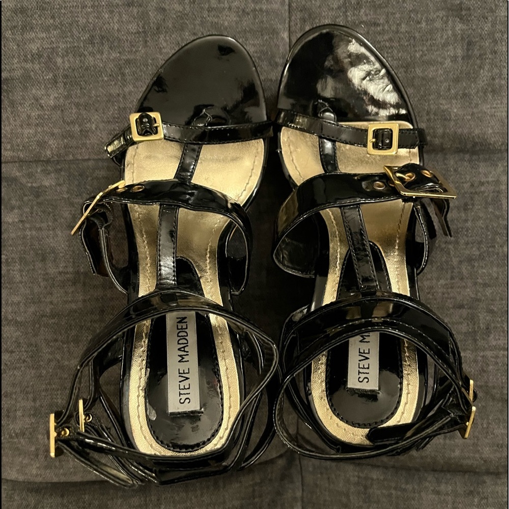 Steve Madden Platform Patent Leather Sandals. Size 9.